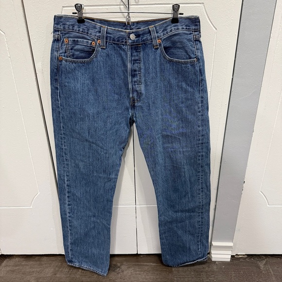 Levi's Medium Wash 501 Original Fit Men's Jeans - Picture 4 of 15